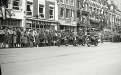 858177 Afbeelding van de Memorial D-Day Parade op het Vredenburg te Utrecht.